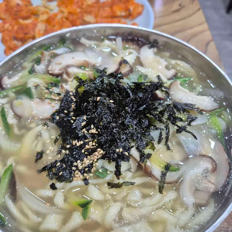 버섯칼국수 사진