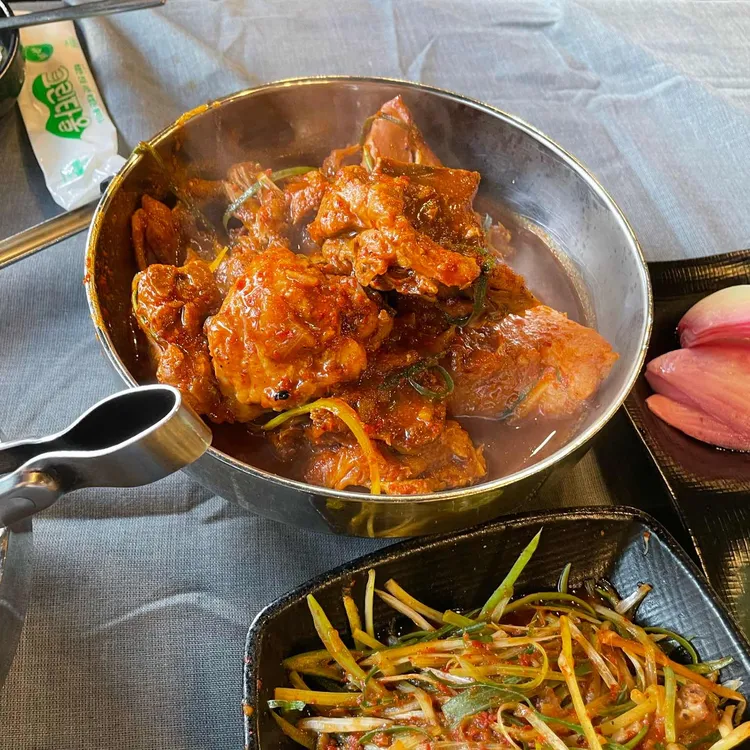 솥뚜껑닭볶음탕 사진