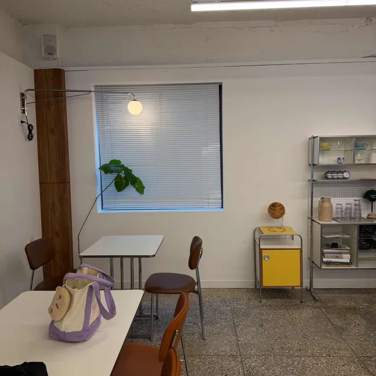 디컨 대표 사진