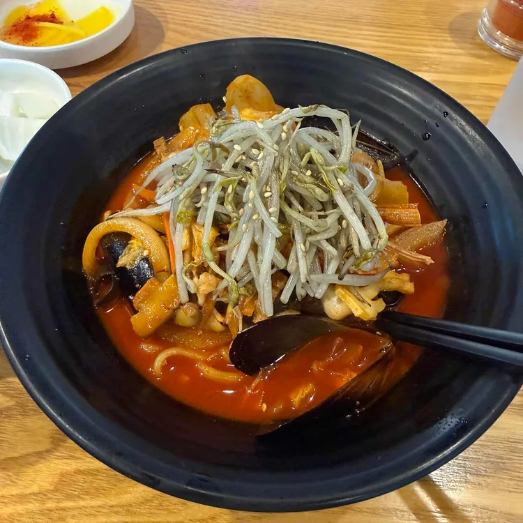 통오징어 해물 짬뽕탕